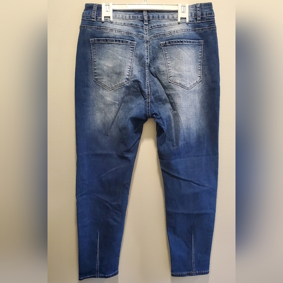 ☆3/35$ | NWOT Blue Distressed High-Rise Stretch Jeans in Size XXL - Picture 4 of 7